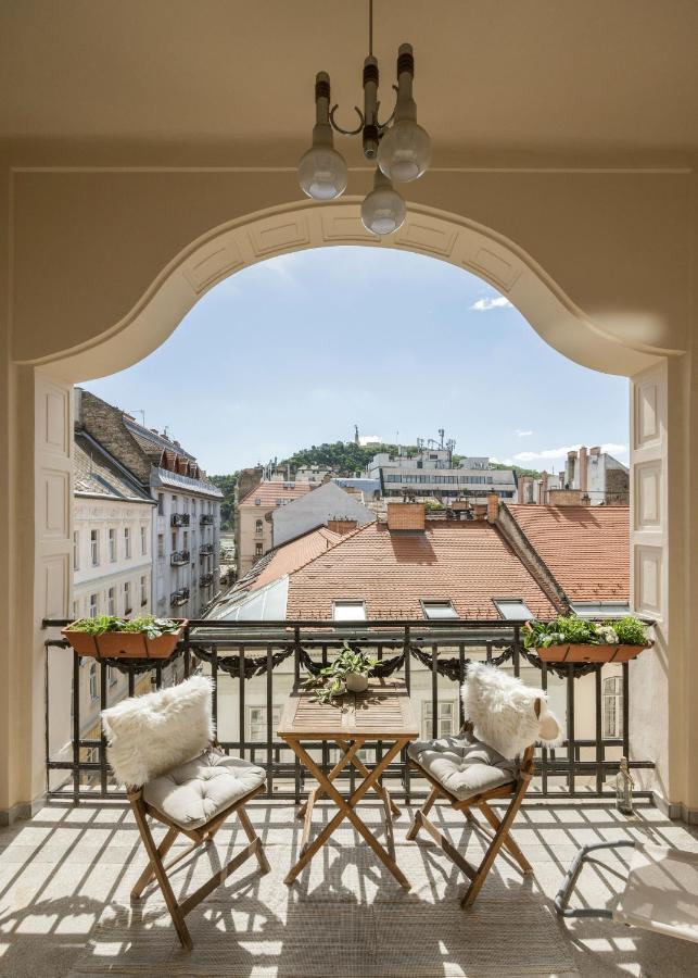 Skyline Serenity Retreat @Vaci Most Famous Street Budapest Exterior foto