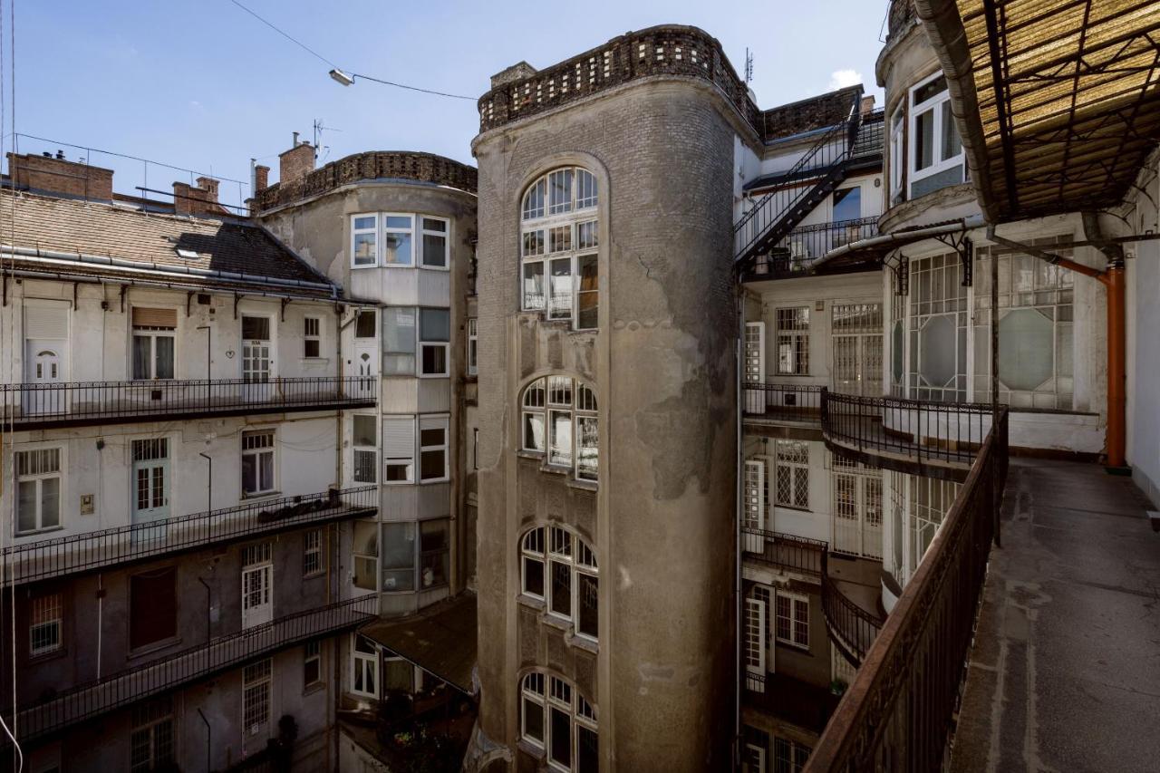 Skyline Serenity Retreat @Vaci Most Famous Street Budapest Exterior foto