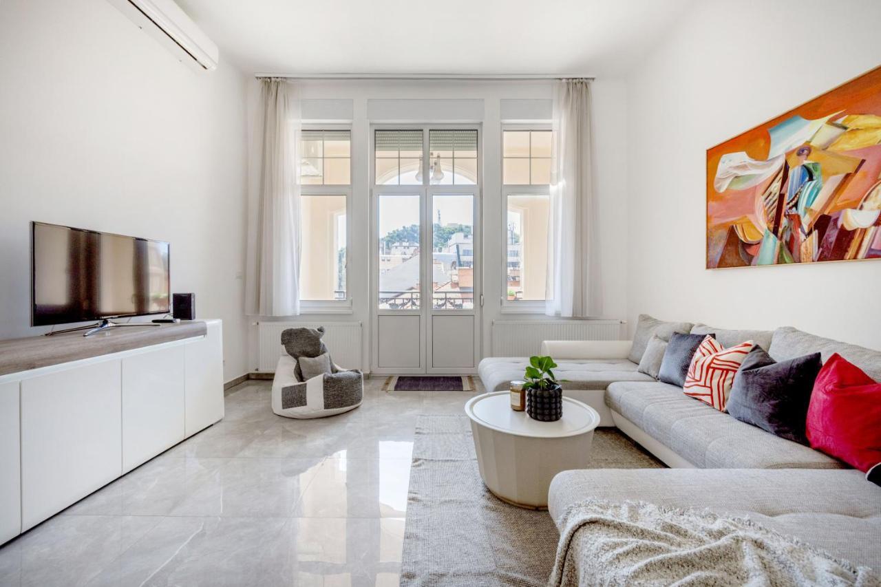 Skyline Serenity Retreat @Vaci Most Famous Street Budapest Exterior foto