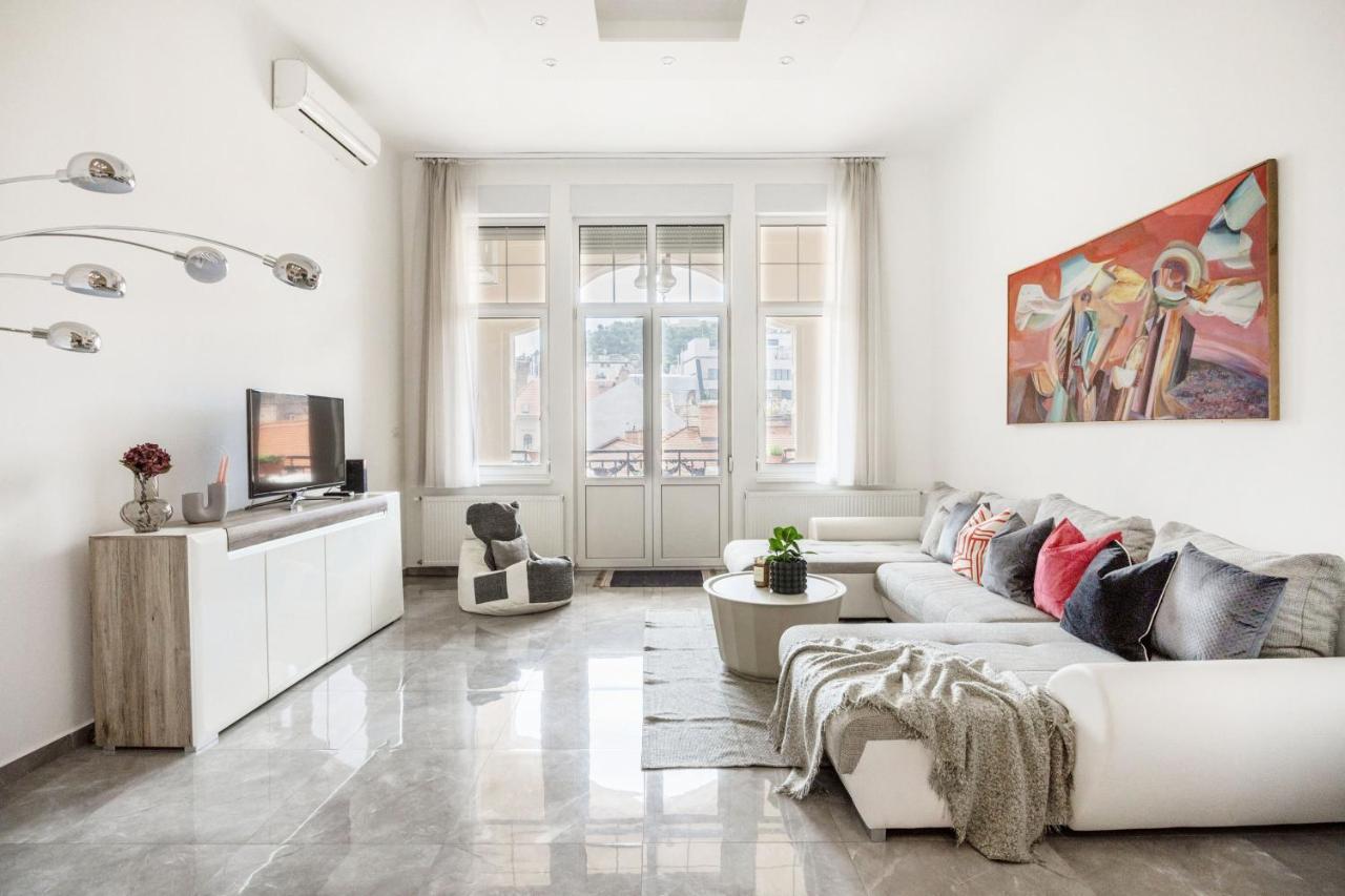 Skyline Serenity Retreat @Vaci Most Famous Street Budapest Exterior foto