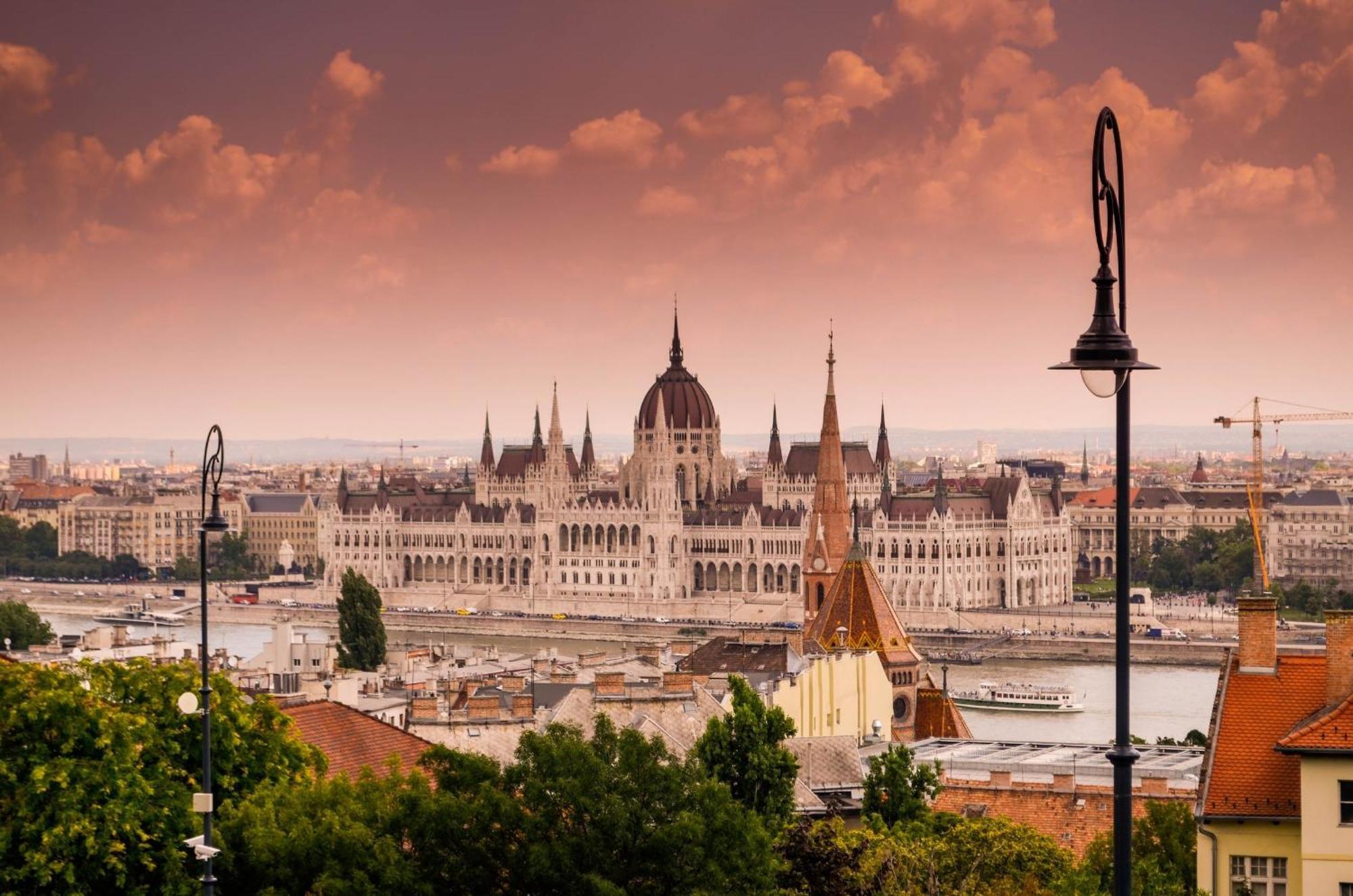 Skyline Serenity Retreat @Vaci Most Famous Street Budapest Exterior foto
